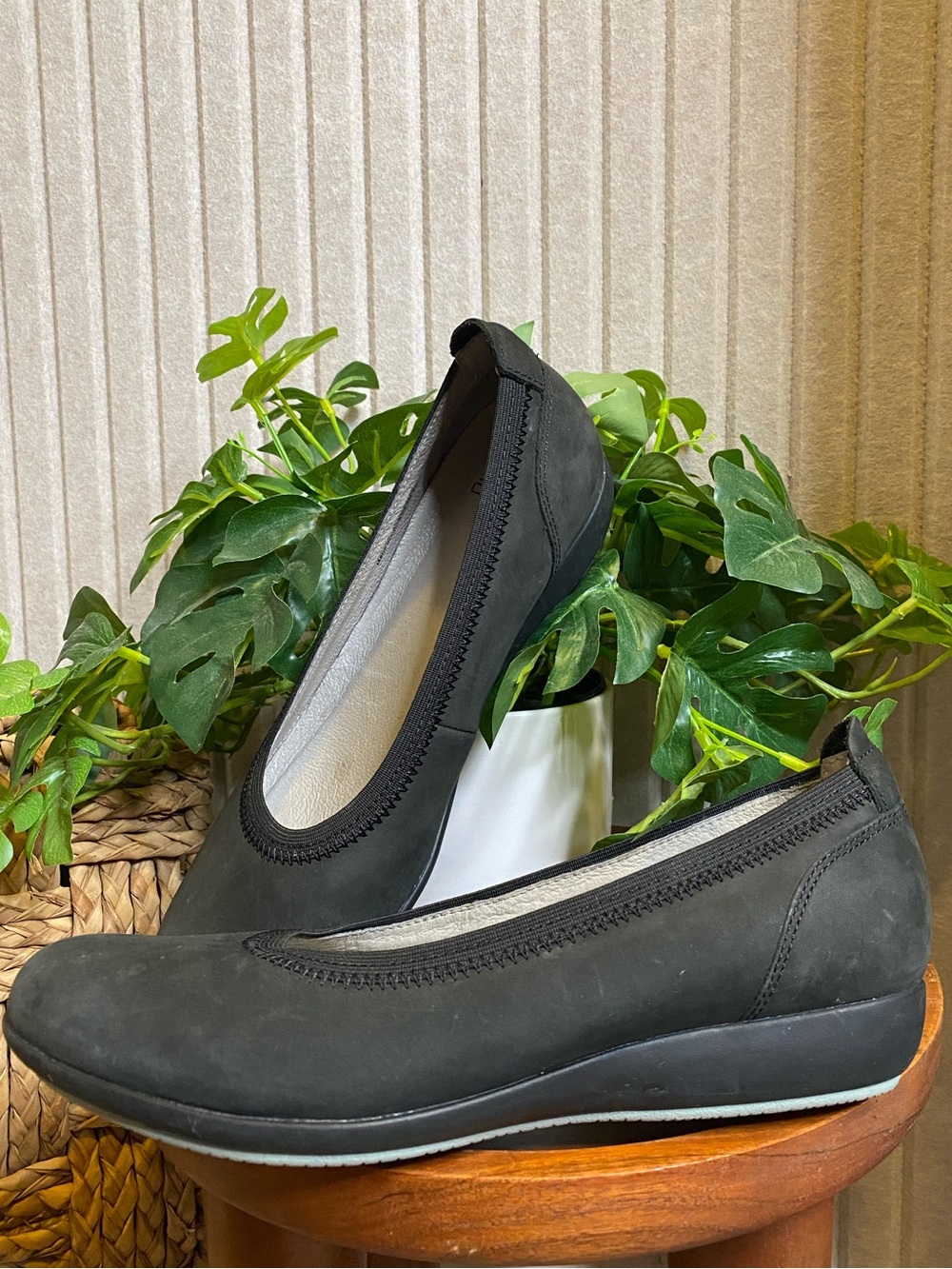 Dansko Kristen Ballet Flats Nubuck Black Leather Women's 38 US 7.5 8 Slip On